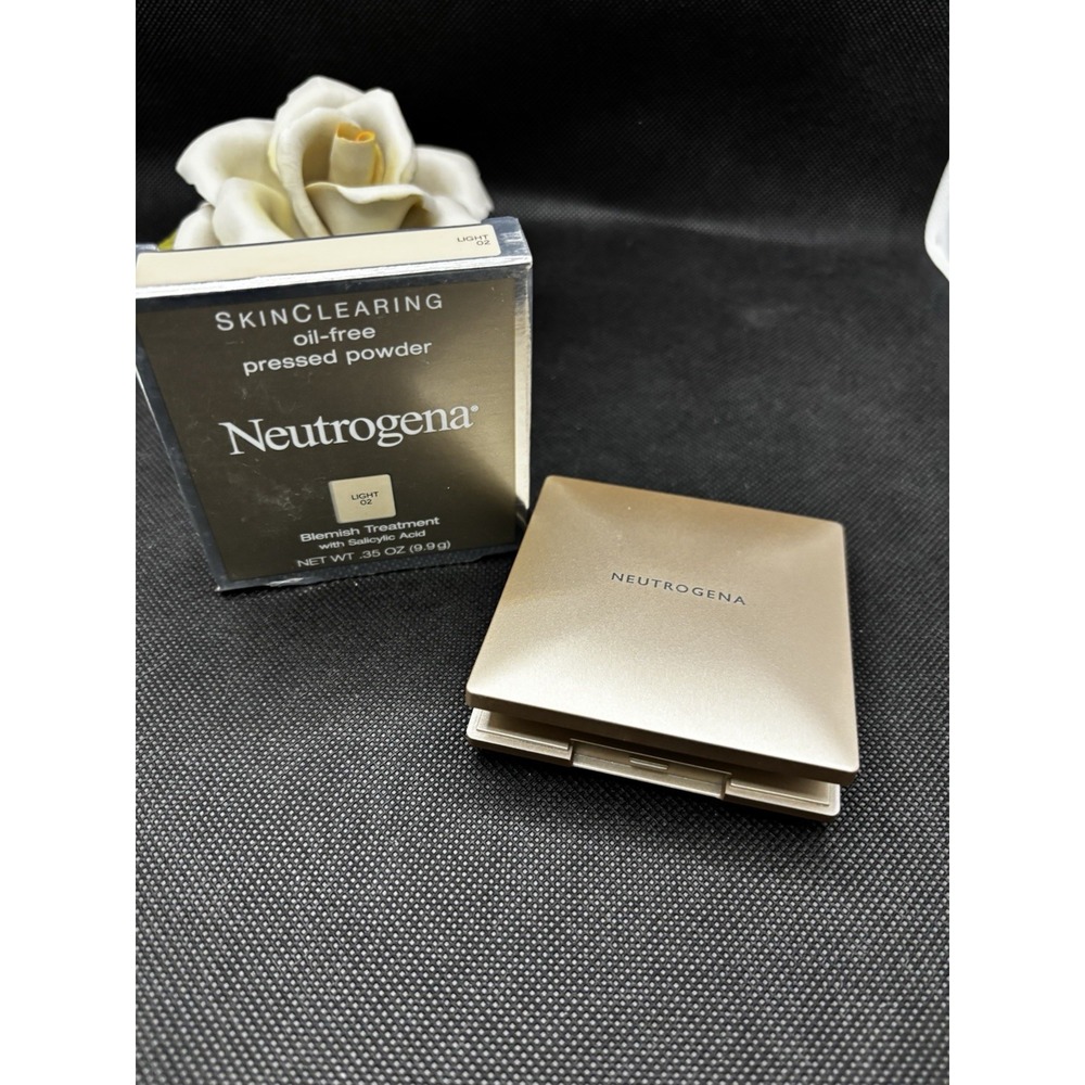 Neutrogena Skin Clearing Oil Free Powder #02